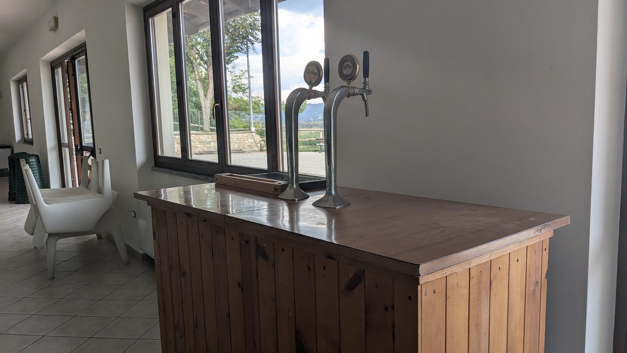 Sala Polivalente e terrazza panoramica sulle langhe