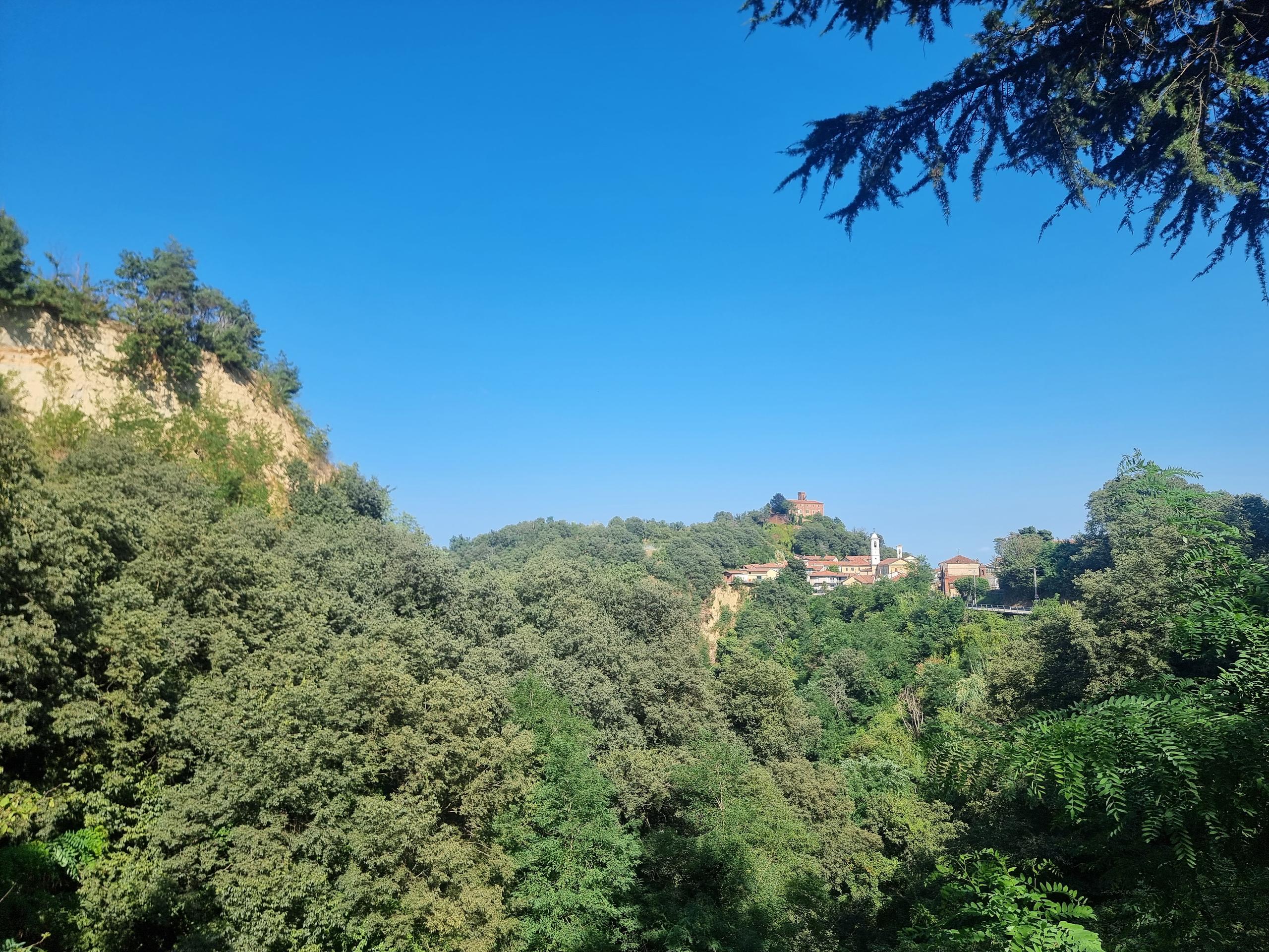 Spazio esterno monumento alpini