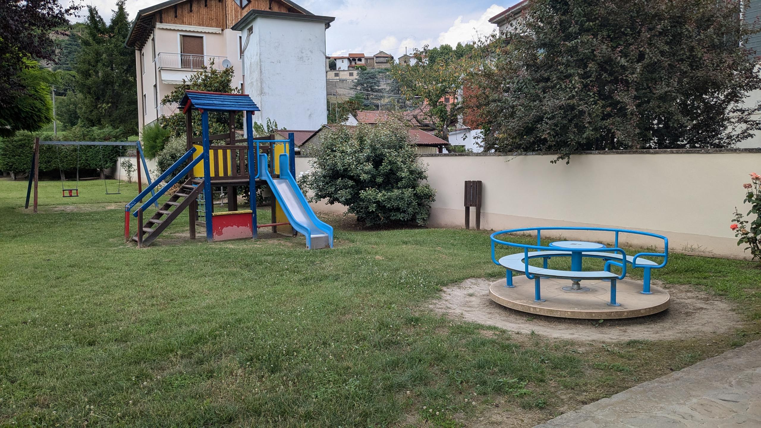 Giardino area bimbi