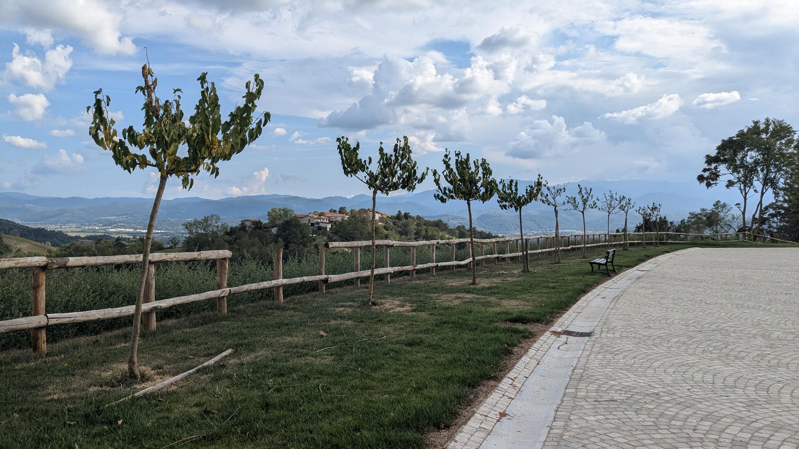 Sala Polivalente e terrazza panoramica sulle langhe
