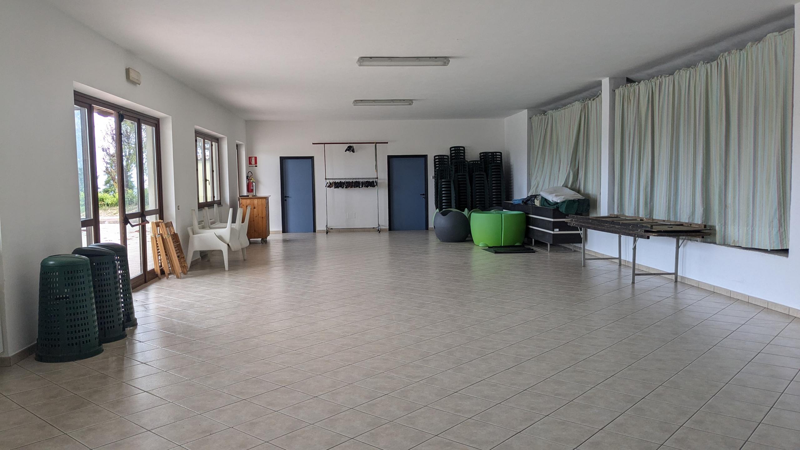 Sala Polivalente e terrazza panoramica sulle langhe