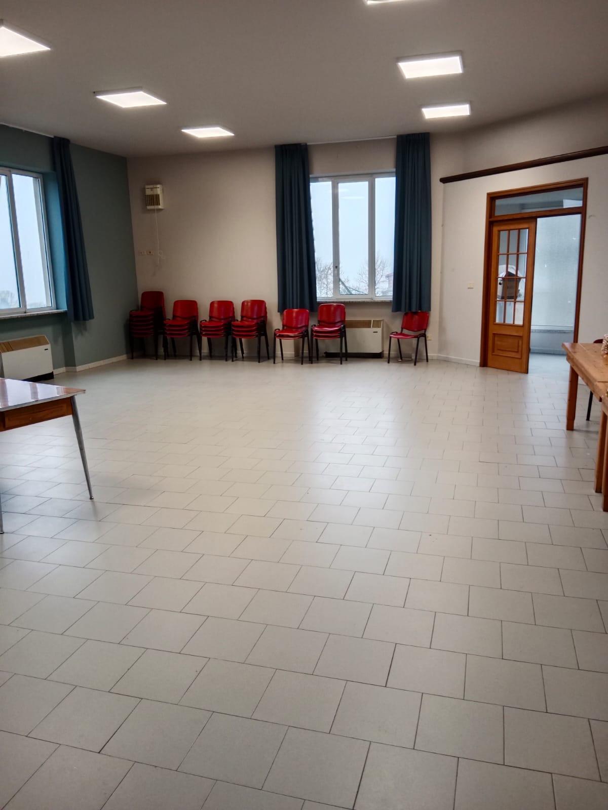 Salone presso circolo di Rivalta di La Morra