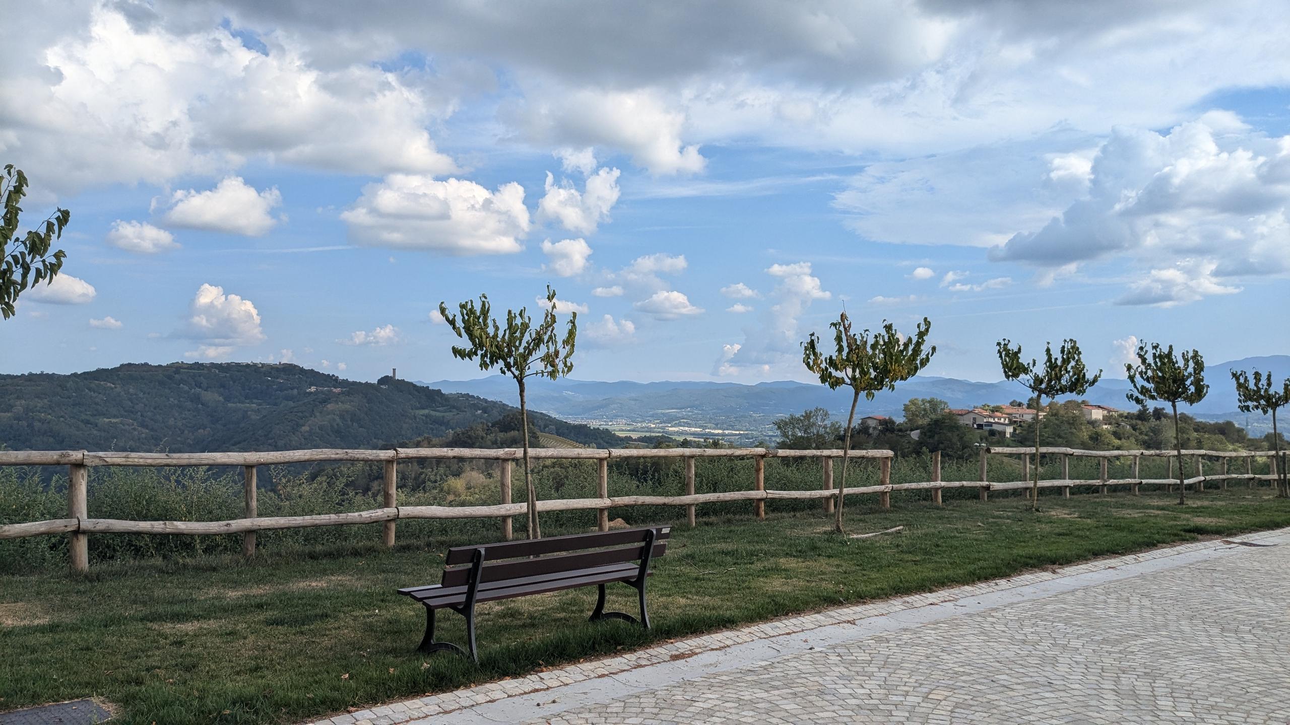 Sala Polivalente e terrazza panoramica sulle langhe