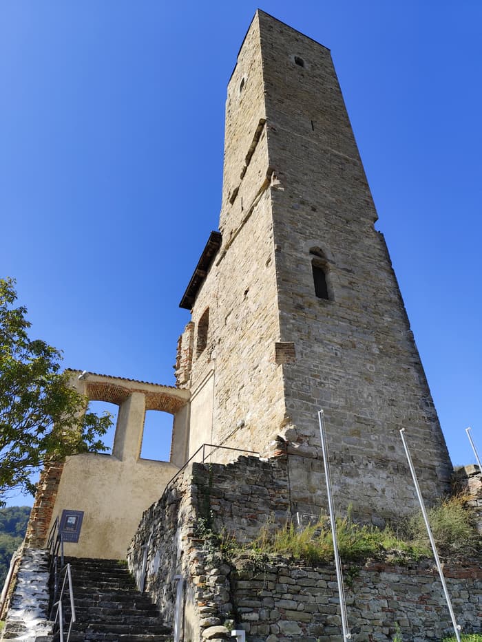 Foto di Torre a Camerana