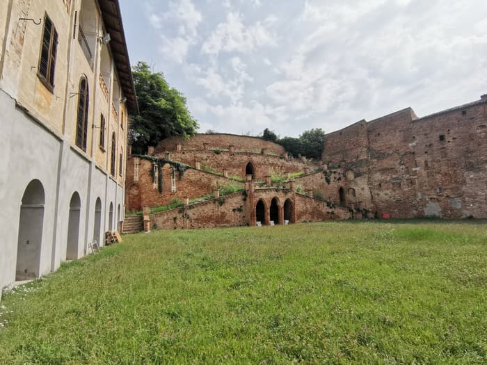Foto di Cortile dei camminatori a Castagnole Monferrato