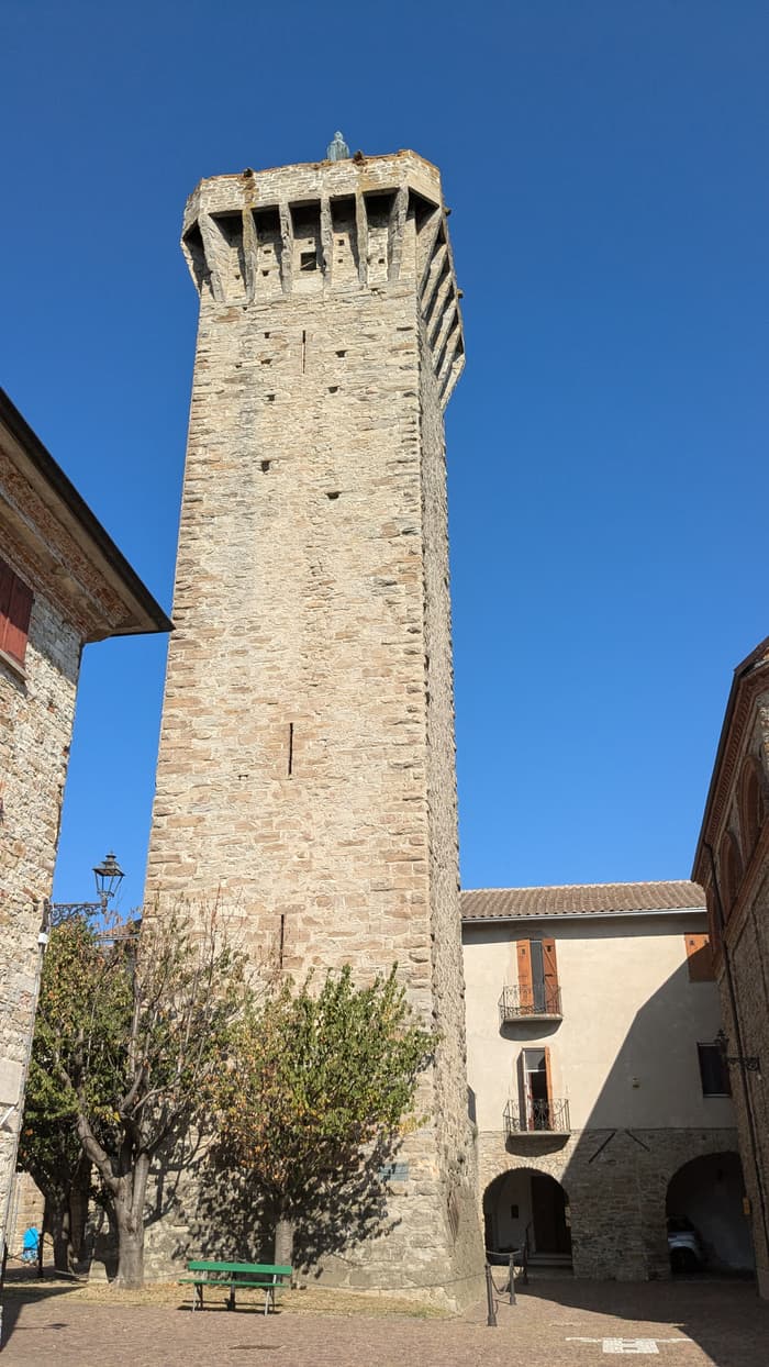 Foto di Torre Medievale a Perletto