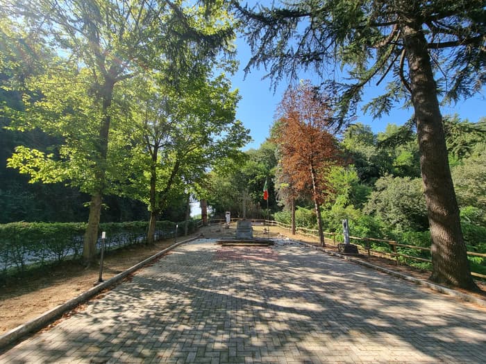 Foto di Spazio esterno monumento alpini a Monteu Roero