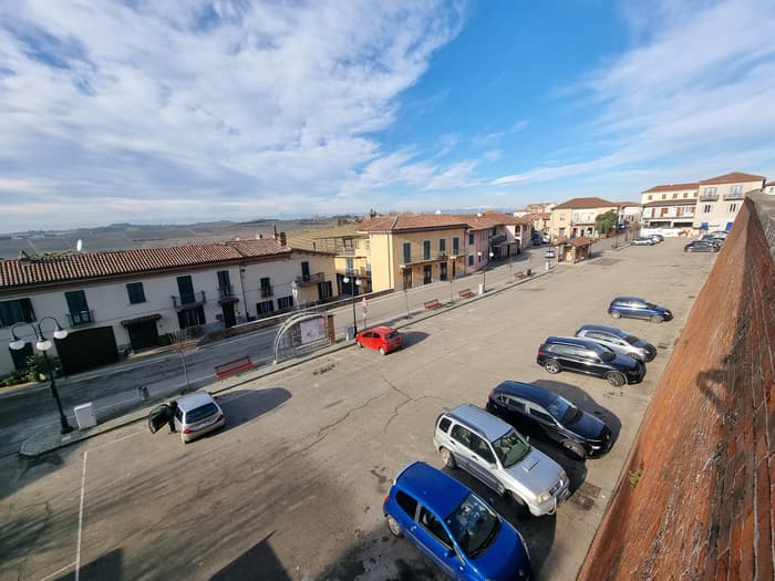 Foto di Piazza Umberto I e Via Castello a Montemagno